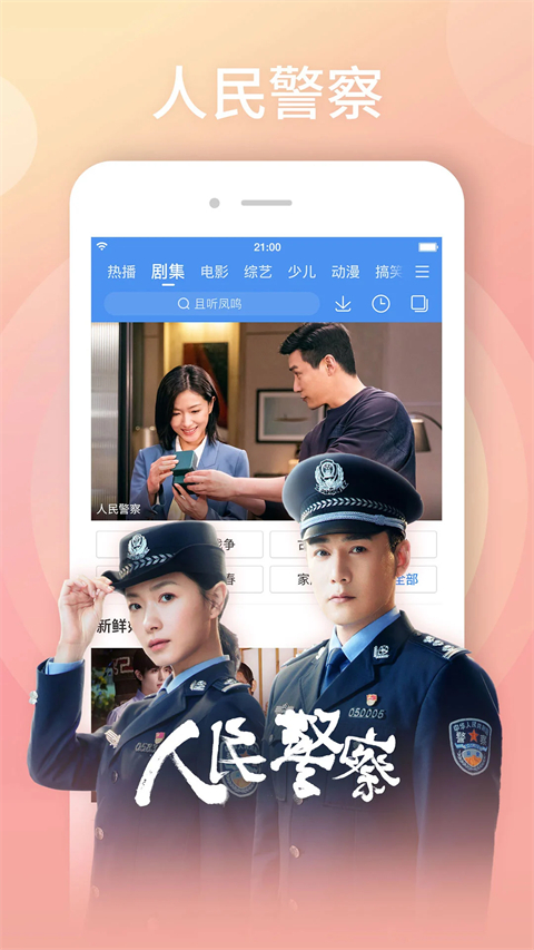 玻璃杯中旋转的抹茶拿铁拉花壁纸